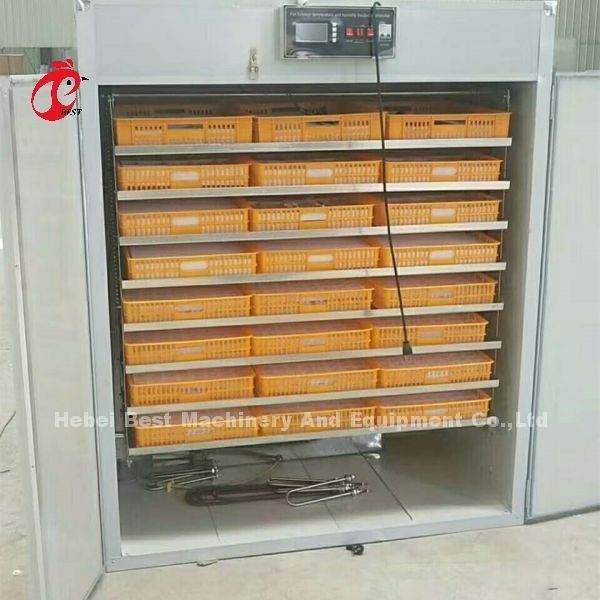 uovo 100w che cova l'incubatrice d'acciaio dell'uovo del pollo del pannello isolante dell'incubatrice da vendere Adela